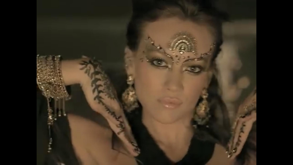 Hilary Duff: Stranger