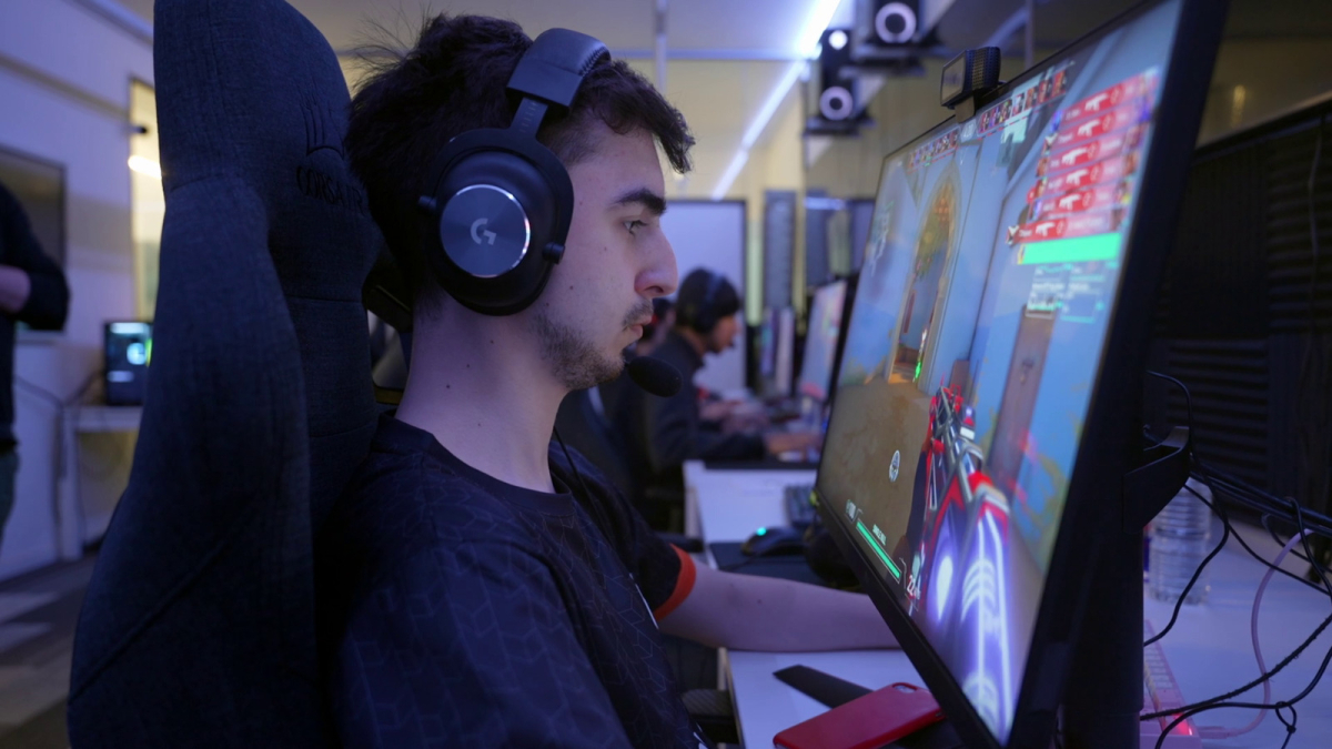 Esport: A World in Pixels