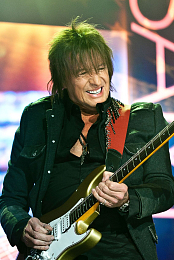 Guitar Legends for Heroes