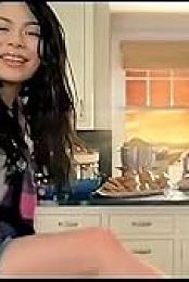 Miranda Cosgrove: Raining Sunshine