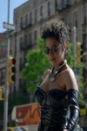 Broad City S05E03 480p x264-mSD [eztv]
