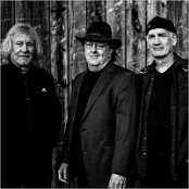 Fabulous Trutones - Comin' Back Live .2026.WEB.FLAC.[16BITS.44.1KHZ]-EICHBAUM