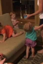 OutDaughtered S04E13 Hawaii Five-Uh-Oh WEBRip x264-CAFFEiNE [eztv]