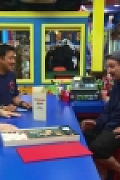 Comic Book Men S06E15 720p HDTV x264-MiNDTHEGAP[eztv]