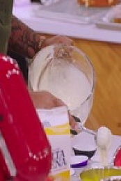 Baking It S02E06 480p x264-mSD EZTV