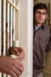 Louis Theroux - Behind Bars 480p MP4 + subs BigJ0554