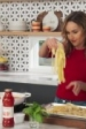 Giada Entertains S05E01 Pastabilities WEBRip x264-CAFFEiNE [eztv]