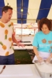 Carnival Eats S07E10 Hawaii Fried Dough WEBRip x264-CAFFEiNE [eztv]