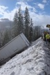 Highway Thru Hell S10E09 720p HDTV x264-SYNCOPY EZTV