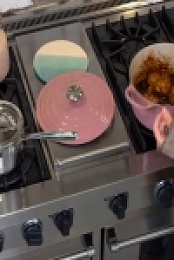 Selena plus Chef S02E06 480p x264-mSD EZTV