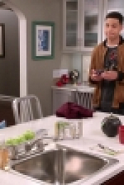 Blackish S04E11 iNTERNAL 720p WEB x264-BAMBOOZLE[eztv]