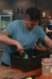 Beat Bobby Flay S33E07 1080p WEB h264-CBFM EZTV