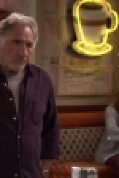 Superior Donuts S02E01 iNTERNAL 720p WEB x264-BAMBOOZLE[eztv]
