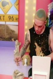 RuPauls Drag Race Down Under S01E02 480p x264-mSD EZTV