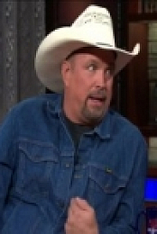 Stephen Colbert 2018 11 29 Garth Brooks 480p x264-mSD [eztv]