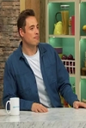 The Kitchen S28E01 Switch Up Your Spring Feast 480p x264-mSD EZTV
