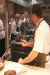 Celebrity MasterChef S15E07 480p x264-mSD [eztv]