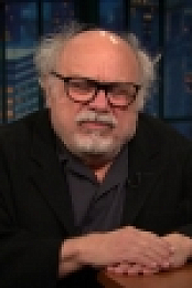 Seth Meyers 2017 05 09 Danny DeVito WEB x264-TBS[eztv]