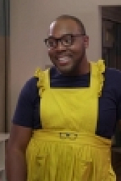 Shes The Boss S01E02 WEB h264-BAE EZTV