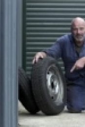 Flipping Bangers S02E08 VW Beetle WEB H264-GIMINI [eztv]