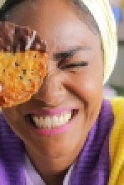 Nadiya Bakes s01e07 720p MP4 + subs BigJ0554