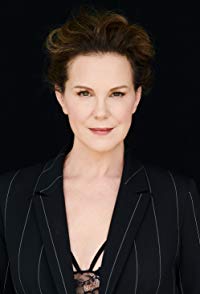 Elizabeth Perkins