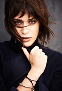 Lizzy Caplan