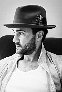 Gil McKinney