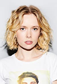 Amelia Eve