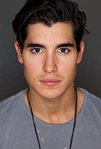 Henry Zaga