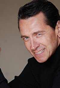 Mark Lindsay Chapman