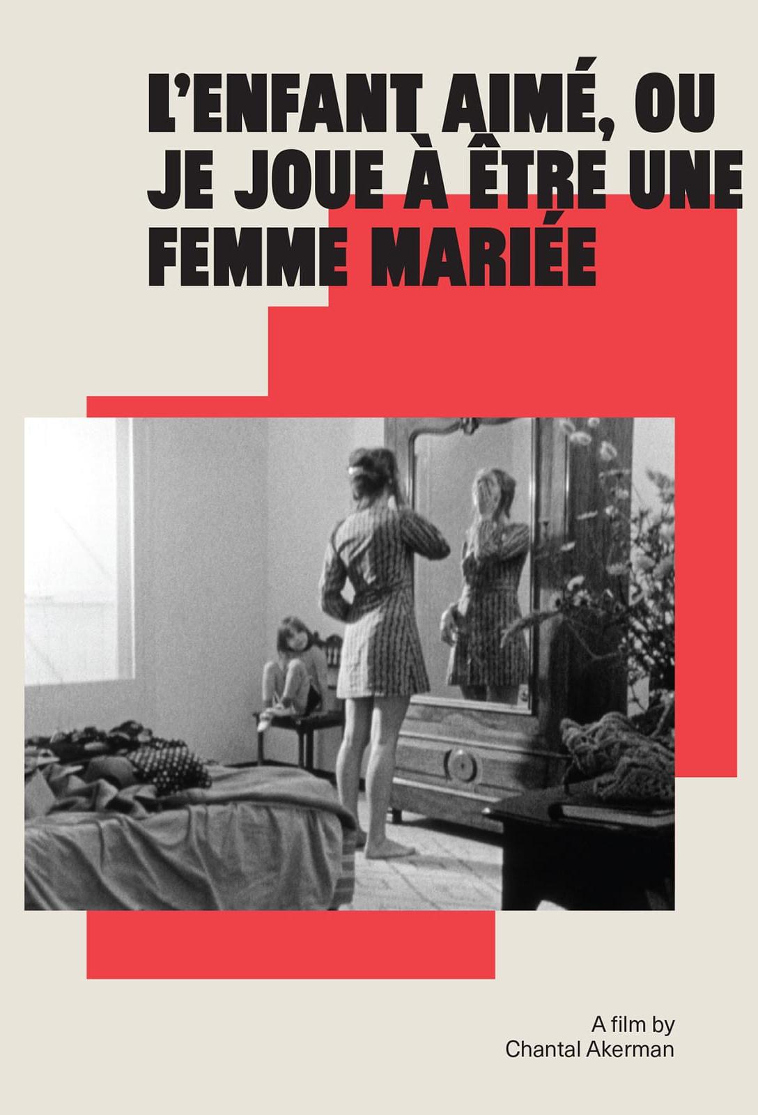 L'enfant aime ou je joue a etre une femme mariee